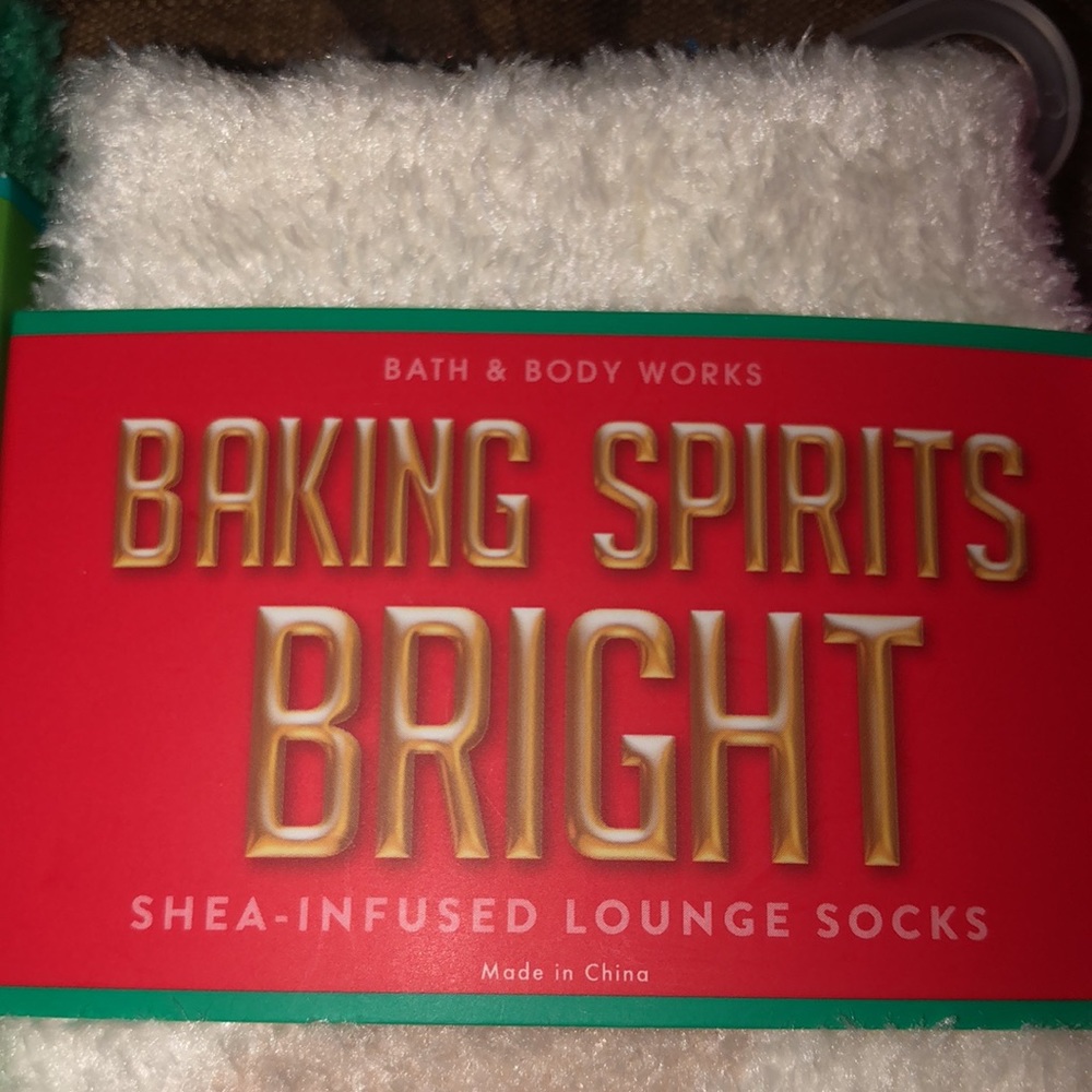 Bath and body Works  Shea infused socks a set of four The Christmas Collection - Picture 7 of 8